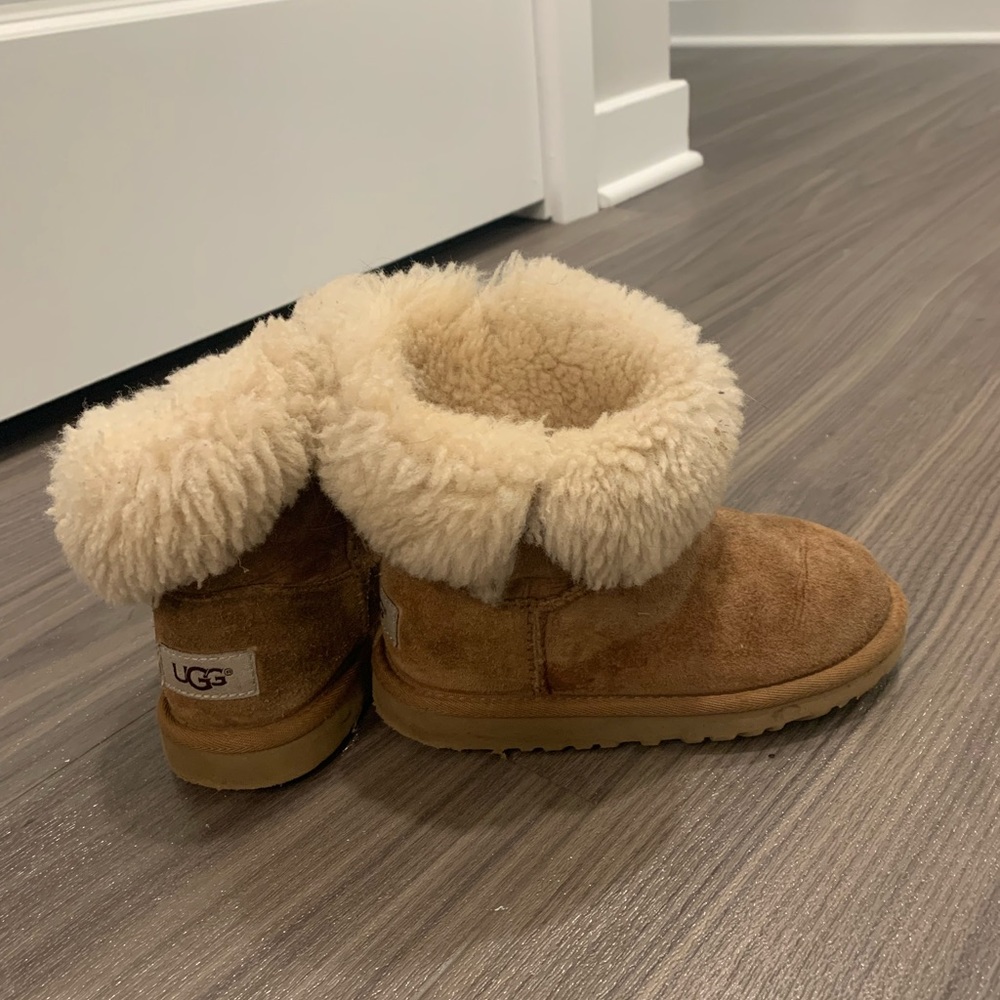 Little girls size 12 UGG Bailey Button II boot in Chestnut